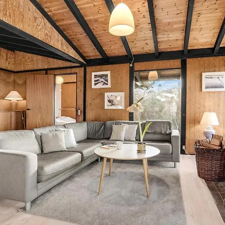 2 Bedroom Beautiful In Fejo